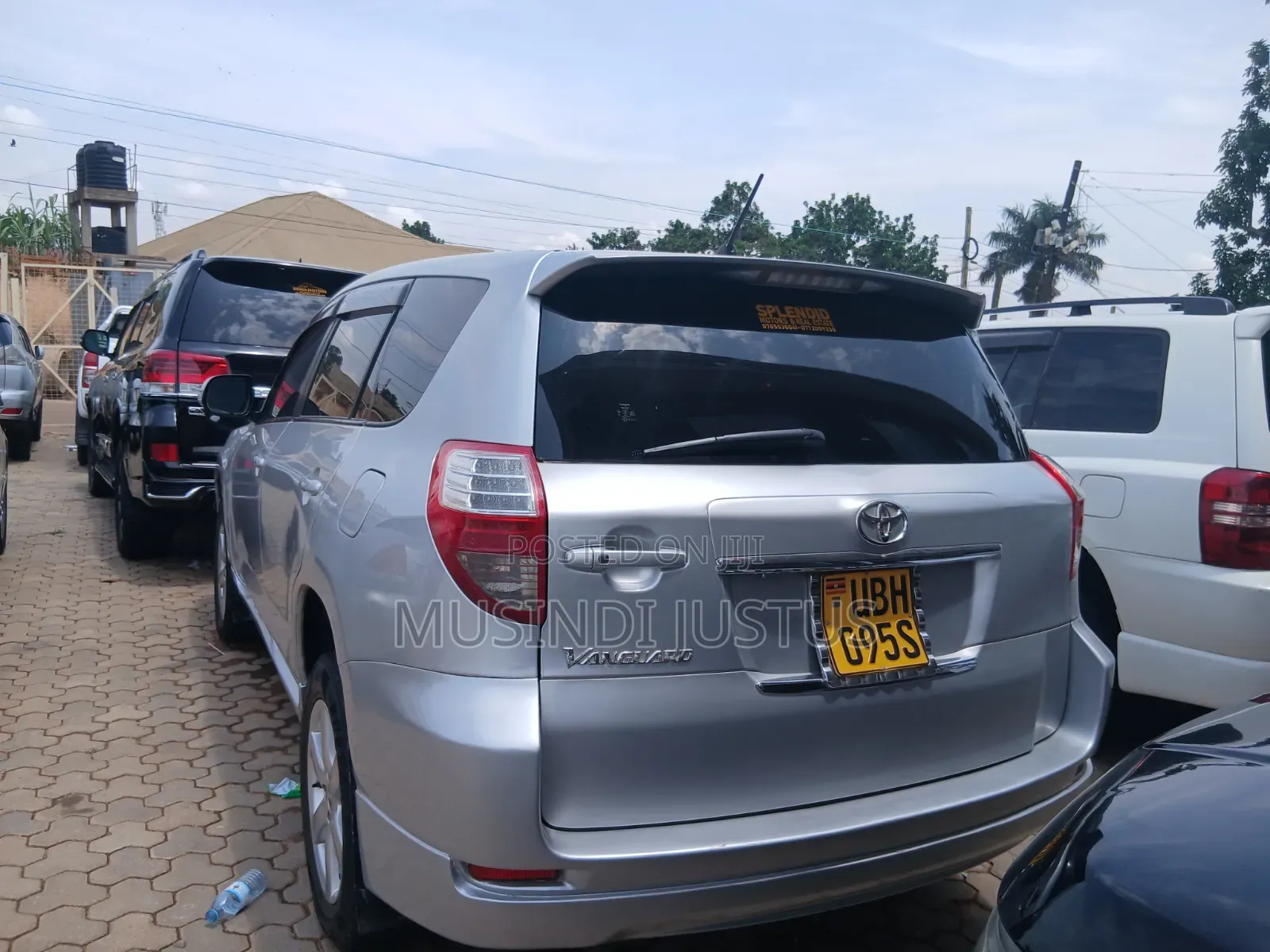 Toyota Vanguard 2011 Silver
