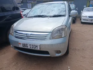 Toyota Raum 2006 Green