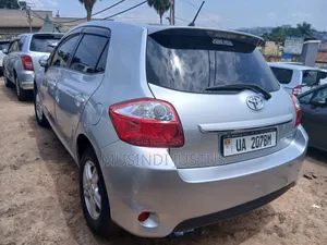 Toyota Auris 2011 Silver