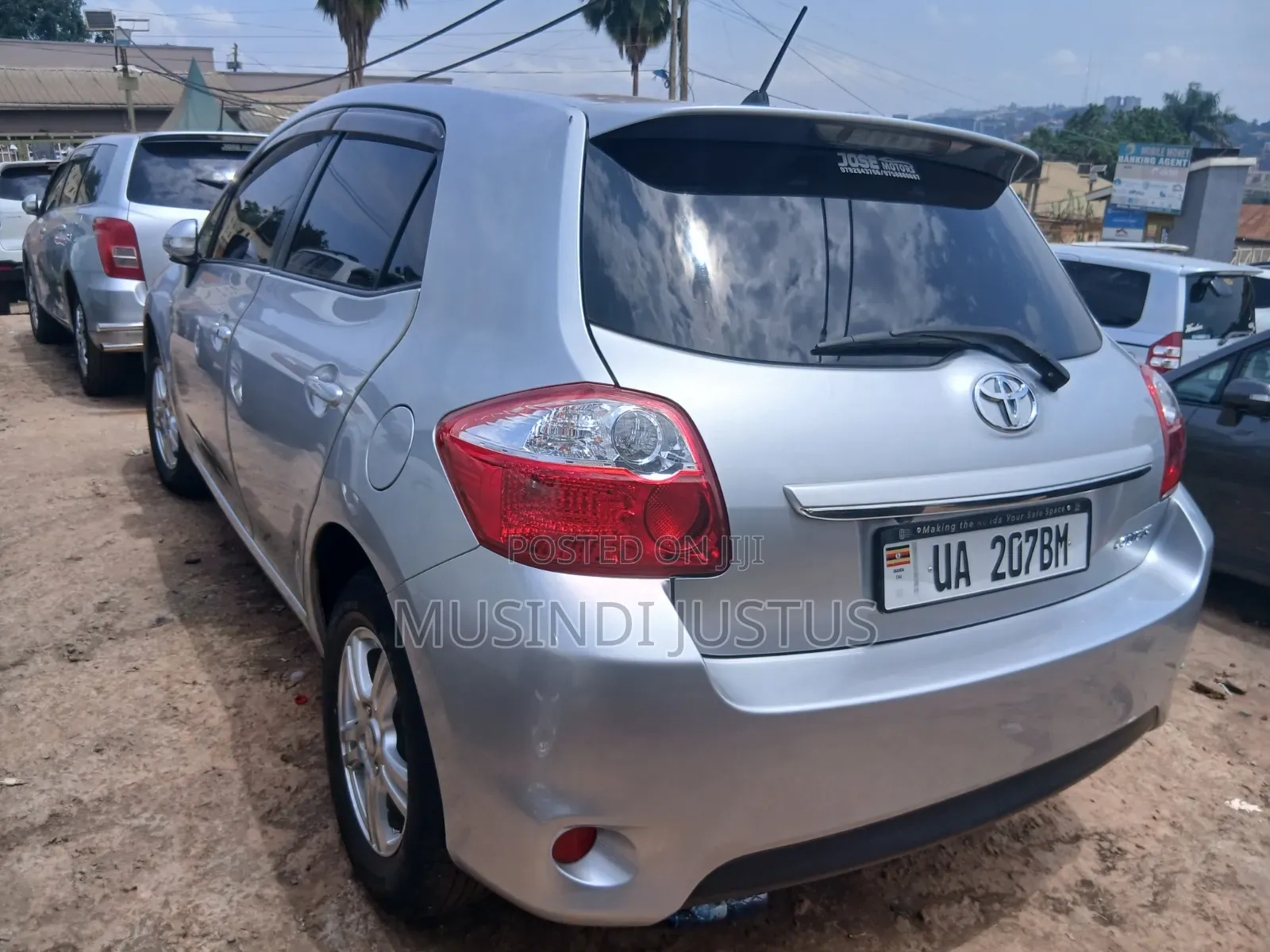 Toyota Auris 2011 Silver