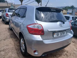 Toyota Auris 2011 Silver