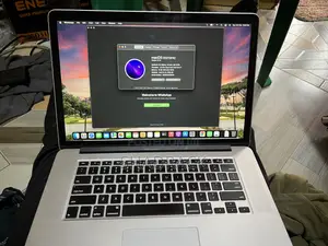 Laptop Apple MacBook Pro 2015 16GB Intel Core i7 SSD 256GB