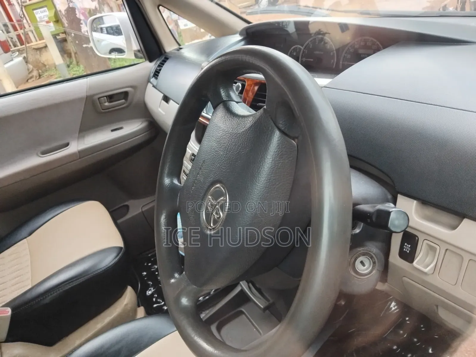 Toyota Noah 2006 White
