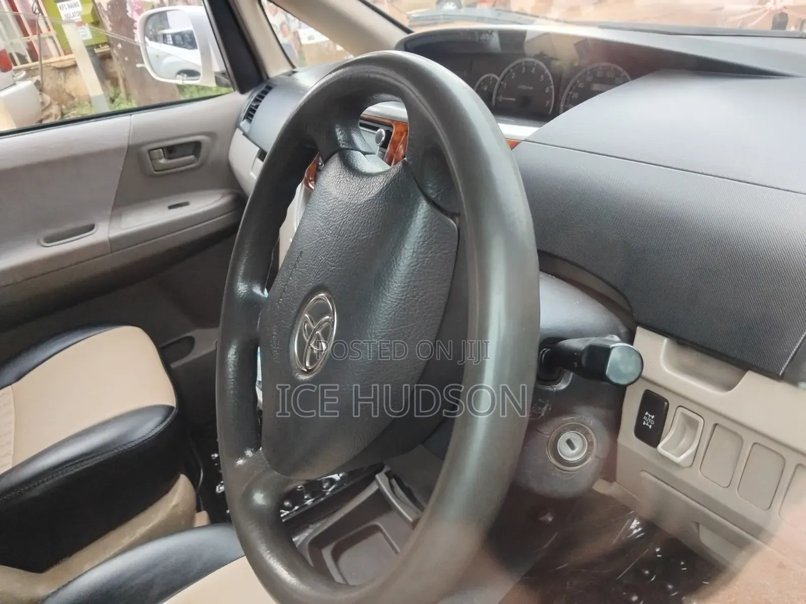Toyota Noah 2006 White