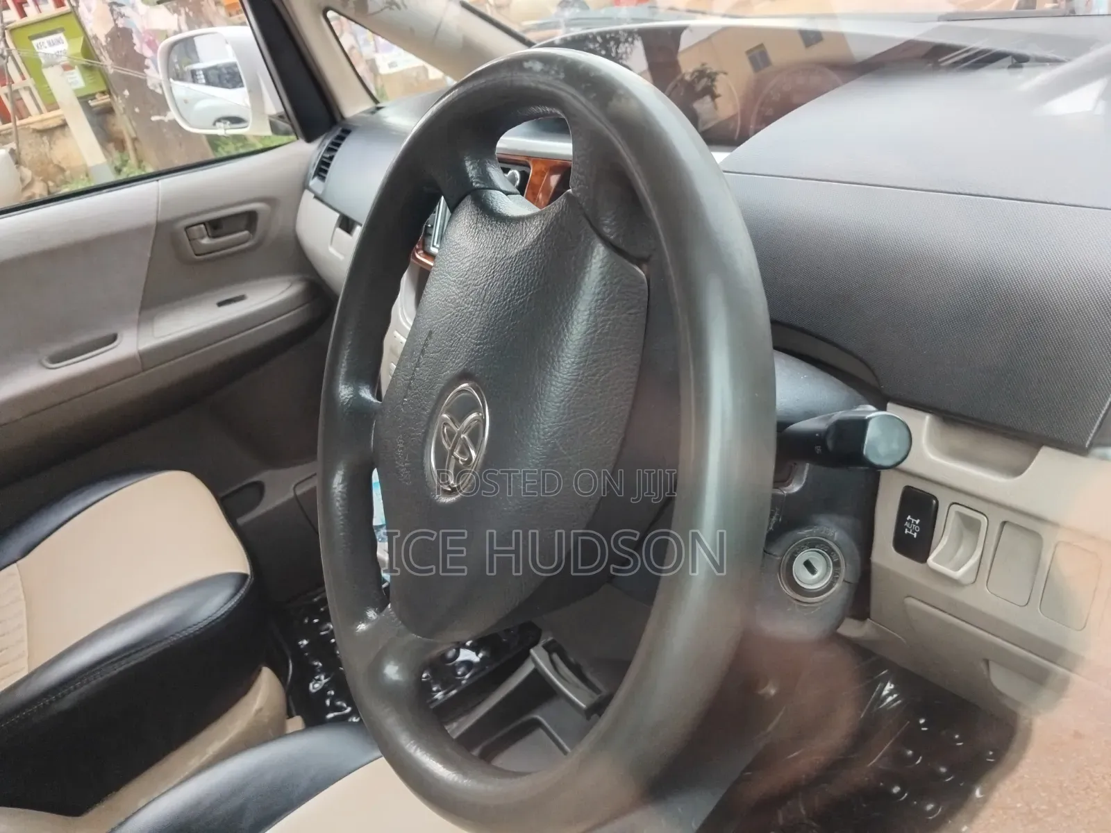 Toyota Noah 2006 White