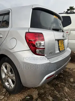 Toyota IST 2010 Silver