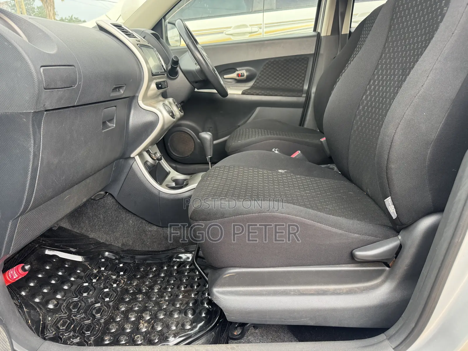 Toyota IST 2010 Silver