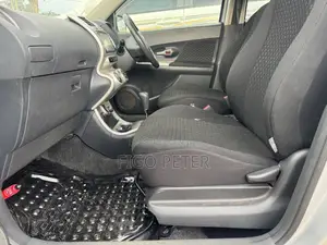 Toyota IST 2010 Silver