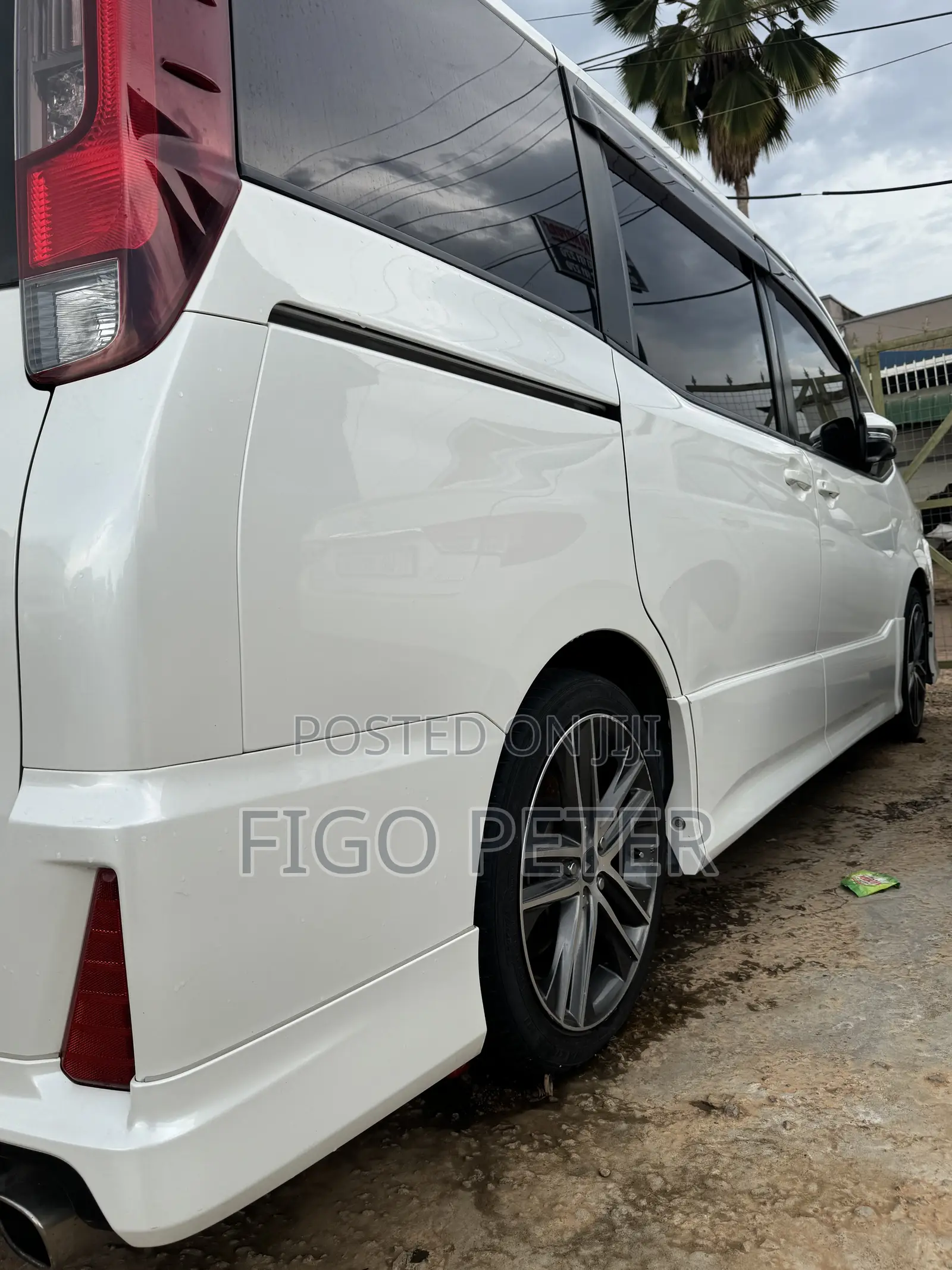 Toyota Noah 2015 White