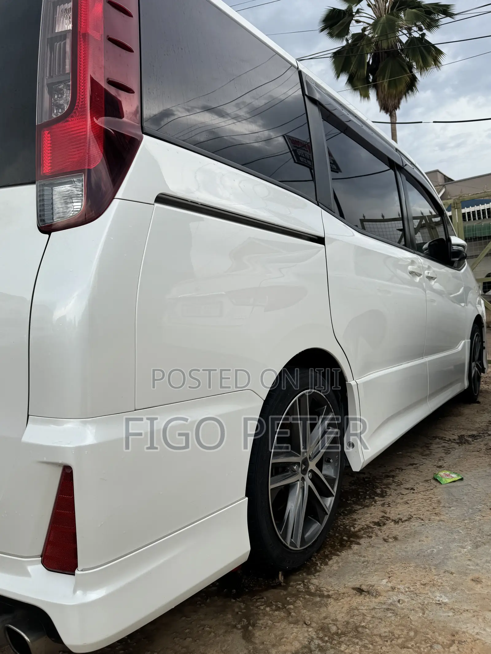 Toyota Noah 2015 White