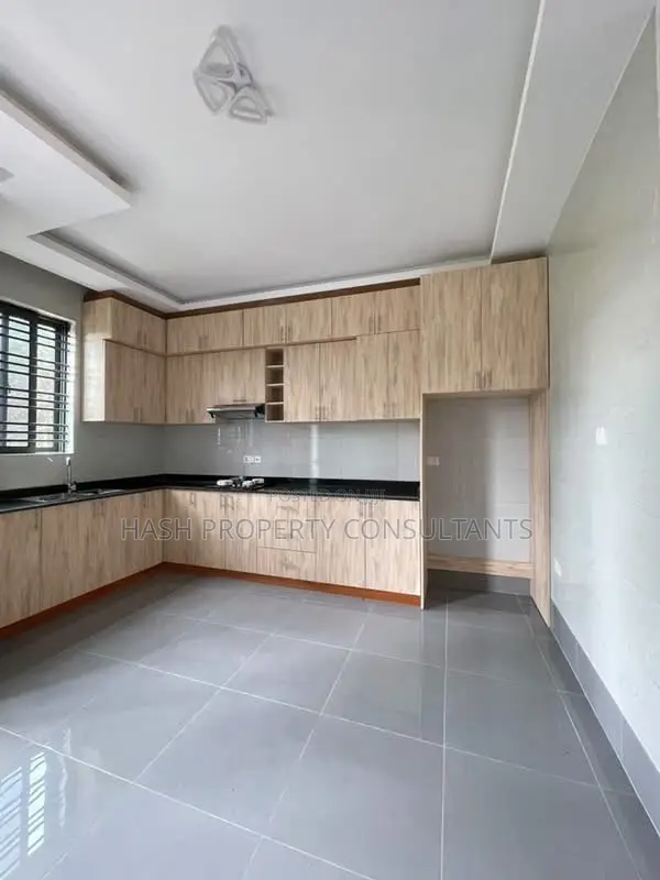 3bdrm Apartment in Muyenga Tank Hill, Central Division for rent