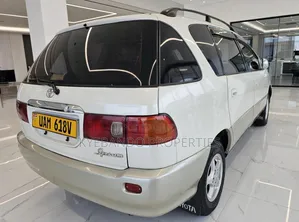 Toyota Ipsum 2000 White