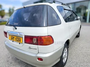 Toyota Ipsum 2000 White