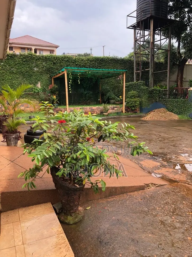 3bdrm Bungalow in Central Division for rent