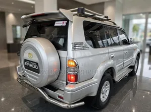 Toyota Land Cruiser Prado 2.7 16V 3dr 1999 Silver