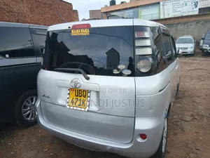 Toyota Sienta 2009 Silver
