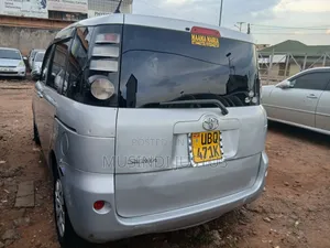 Toyota Sienta 2009 Silver