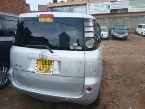 Toyota Sienta 2009 Silver