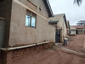 7bdrm House in Makindye for sale