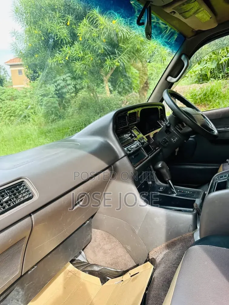 Toyota Grand HiAce 2002
