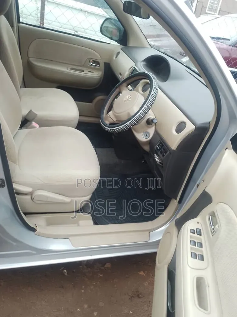Toyota Sienta 2007 Silver