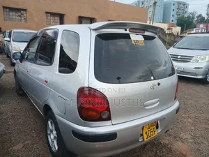 Toyota Corolla Spacio 2000 Silver