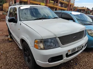 Ford Explorer 2004 White