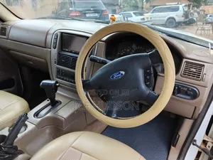 Ford Explorer 2004 White