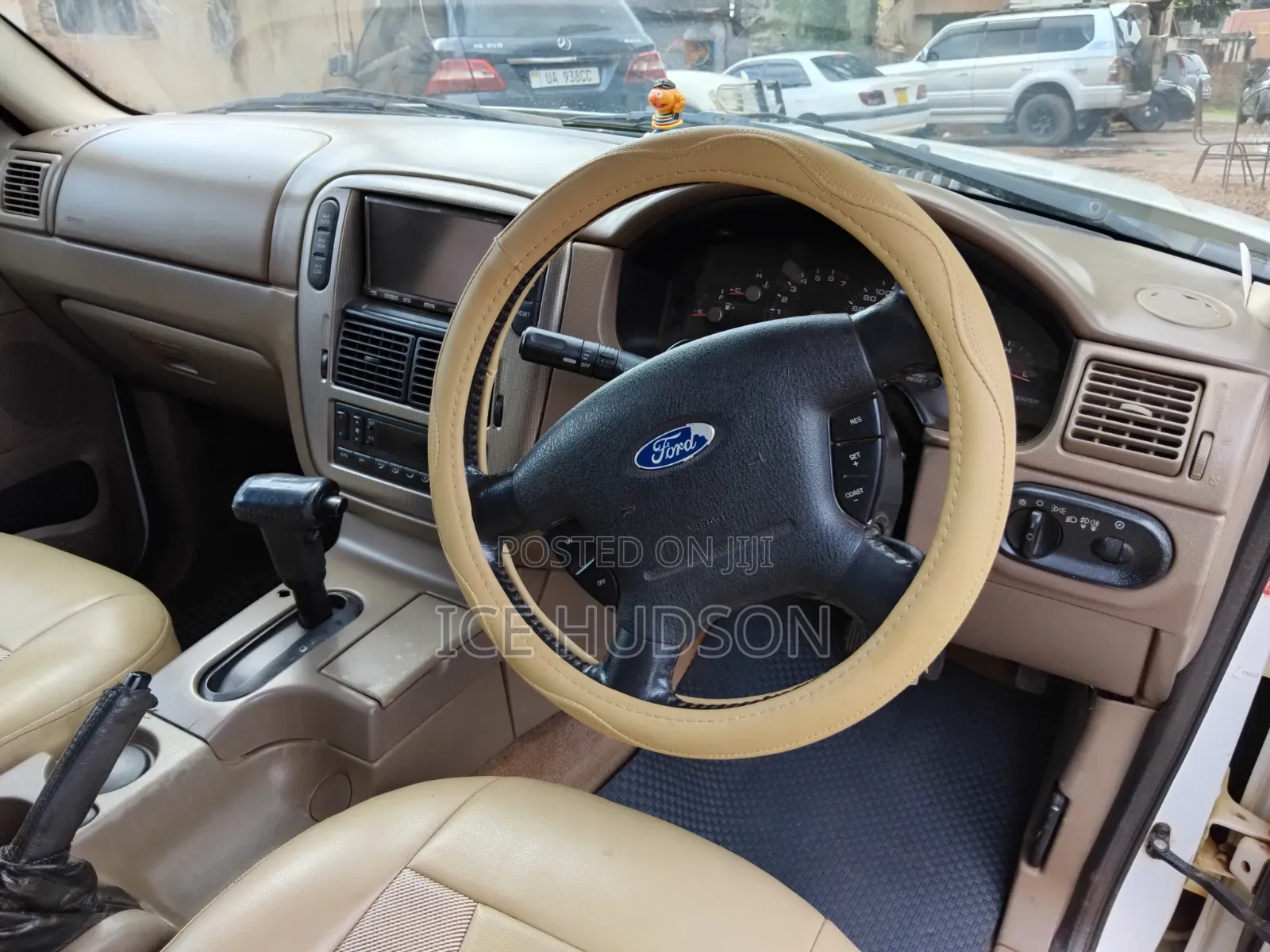 Ford Explorer 2004 White