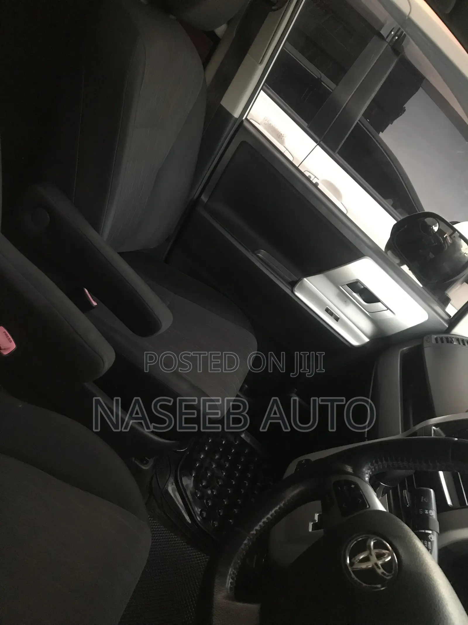 Toyota Noah 2013 White