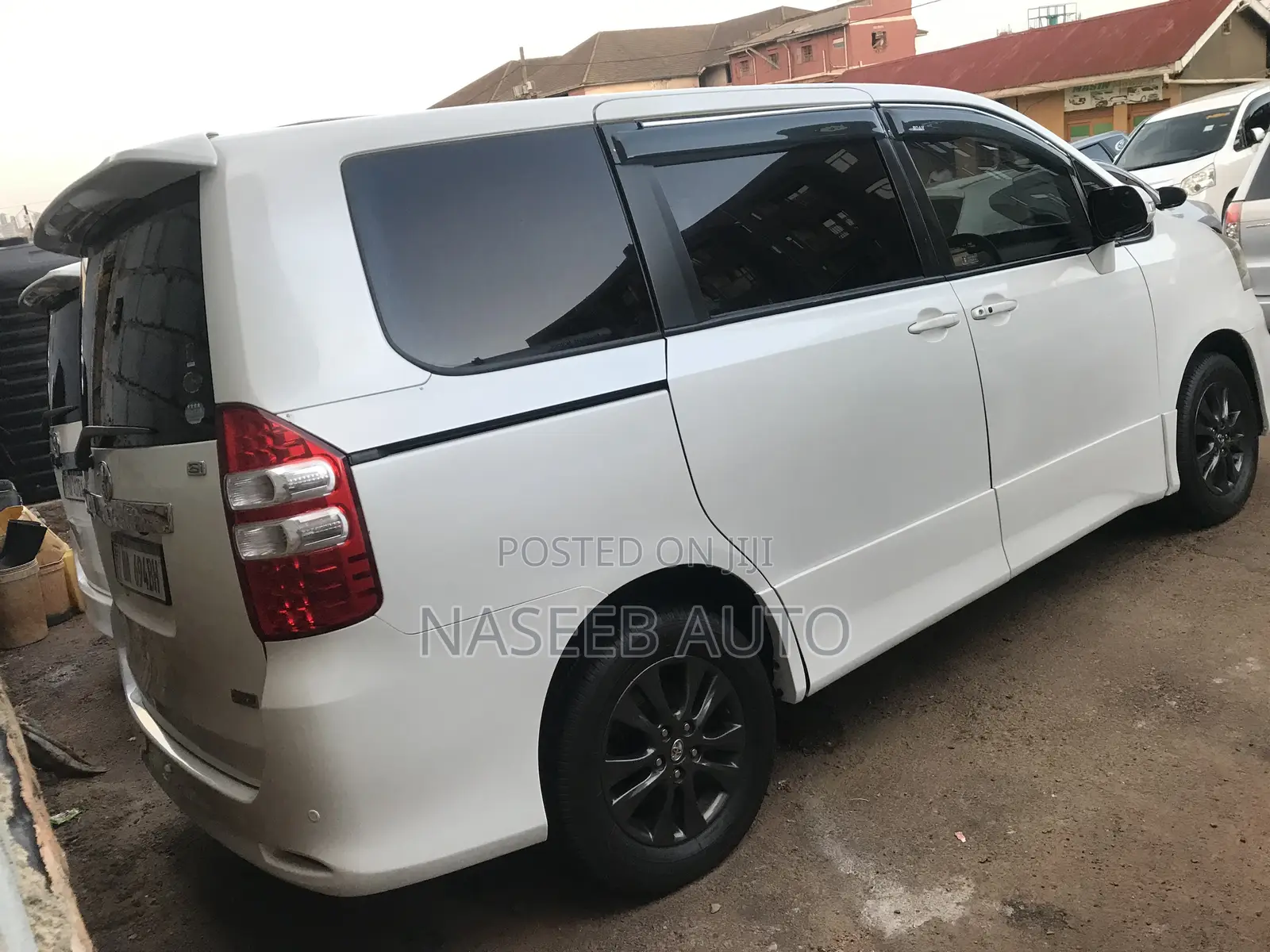 Toyota Noah 2013 White