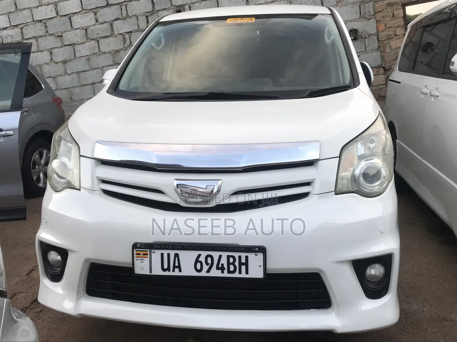 Toyota Noah 2013 White
