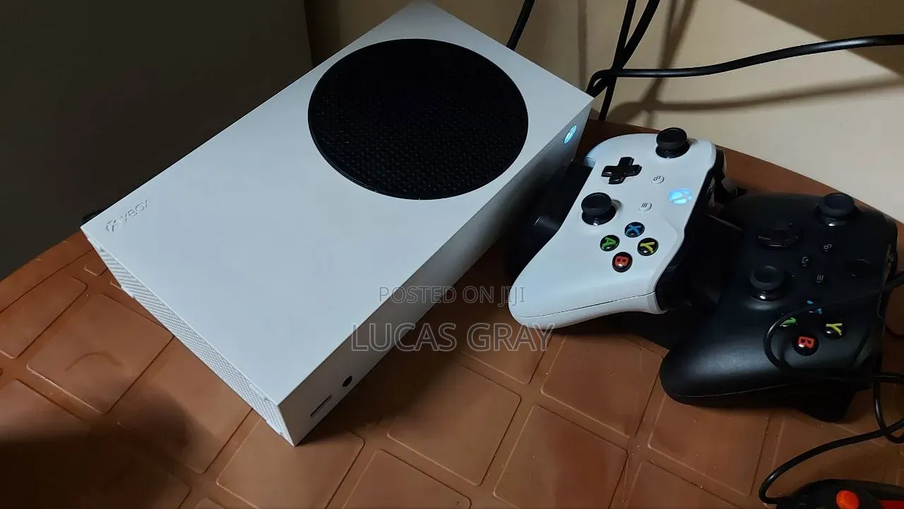 Xbox Series S 512GB SSD + 2 Controllers – Great Gaming Deal
