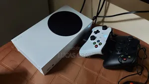 Xbox Series S 512GB SSD + 2 Controllers – Great Gaming Deal