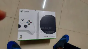 Xbox Series S 512GB SSD + 2 Controllers – Great Gaming Deal