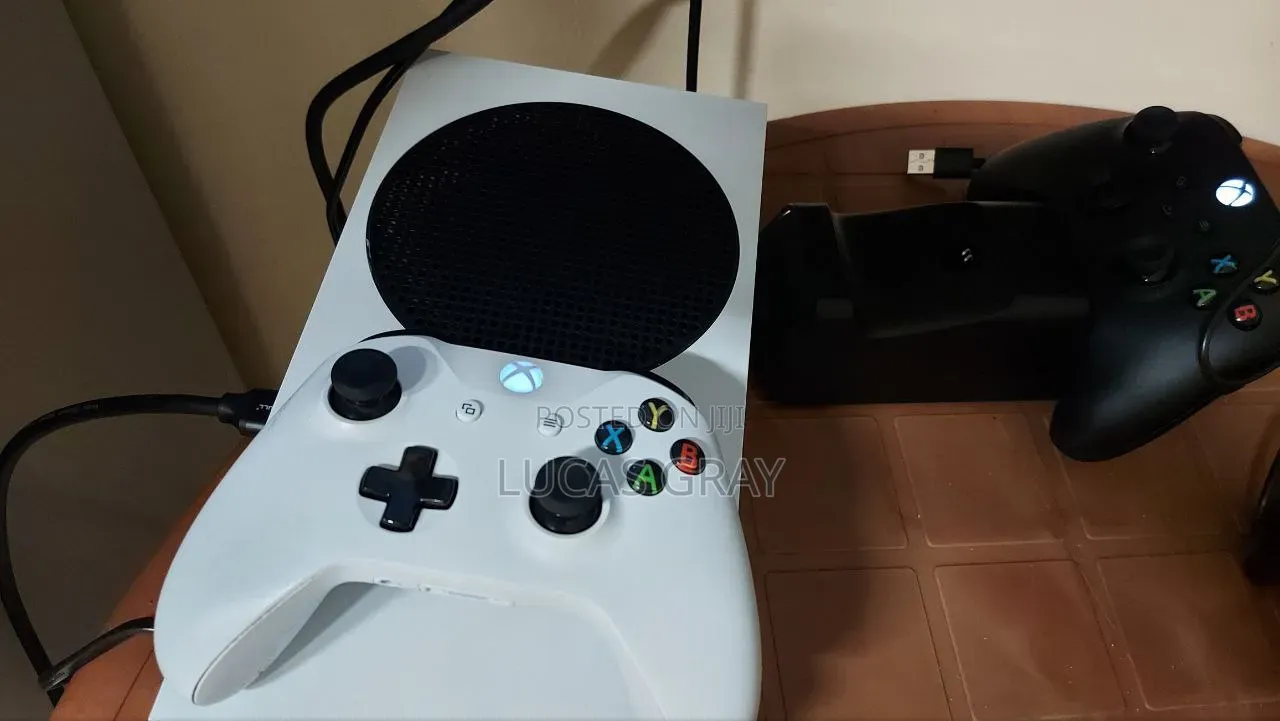 Xbox Series S 512GB SSD + 2 Controllers – Great Gaming Deal