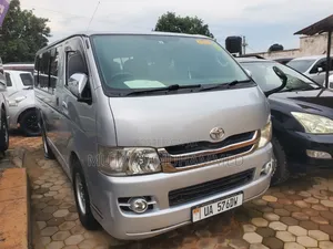 Toyota HiAce 2015 Silver