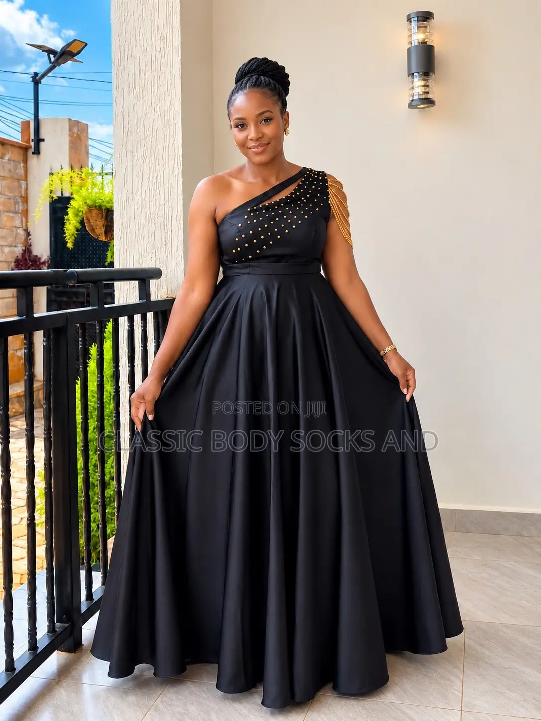 Gorgeous Black & Gold Evening Gown!