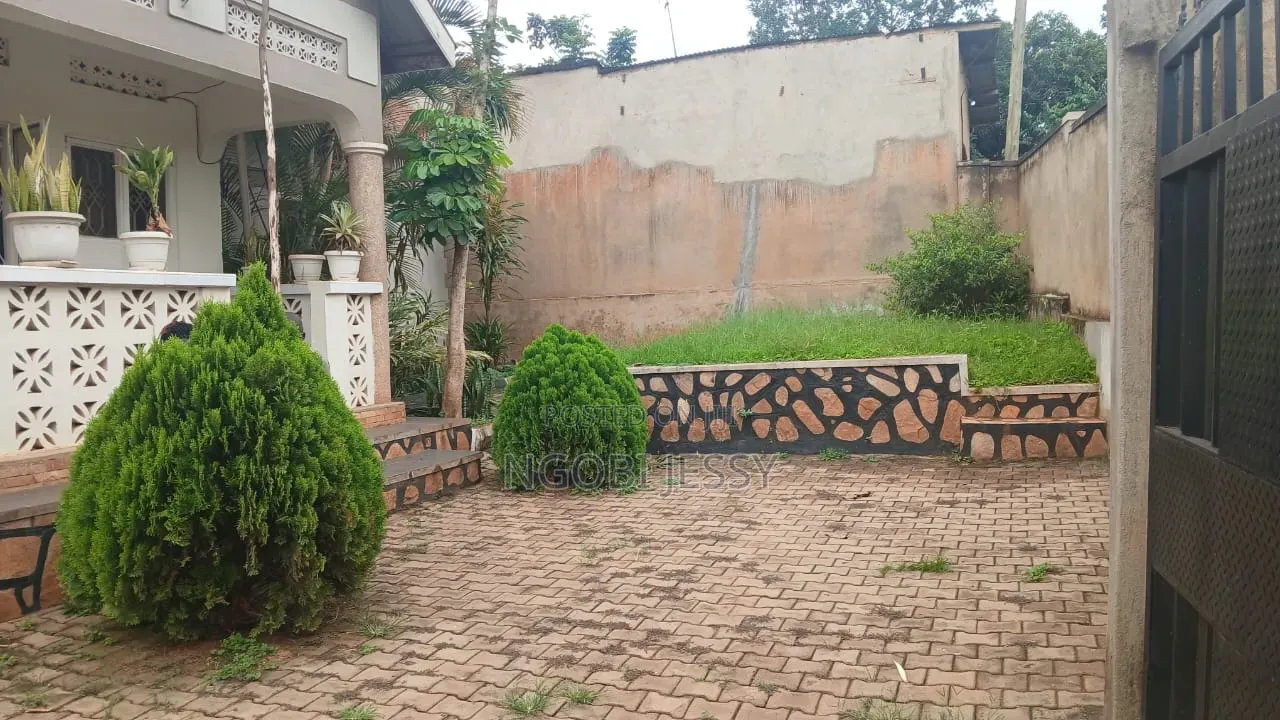 Furnished 3bdrm House in Kira for sale