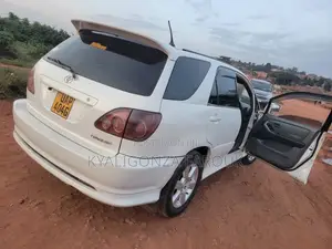 Toyota Harrier 2.2 16V 2002 White