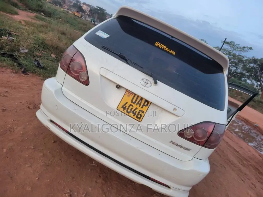 Toyota Harrier 2.2 16V 2002 White