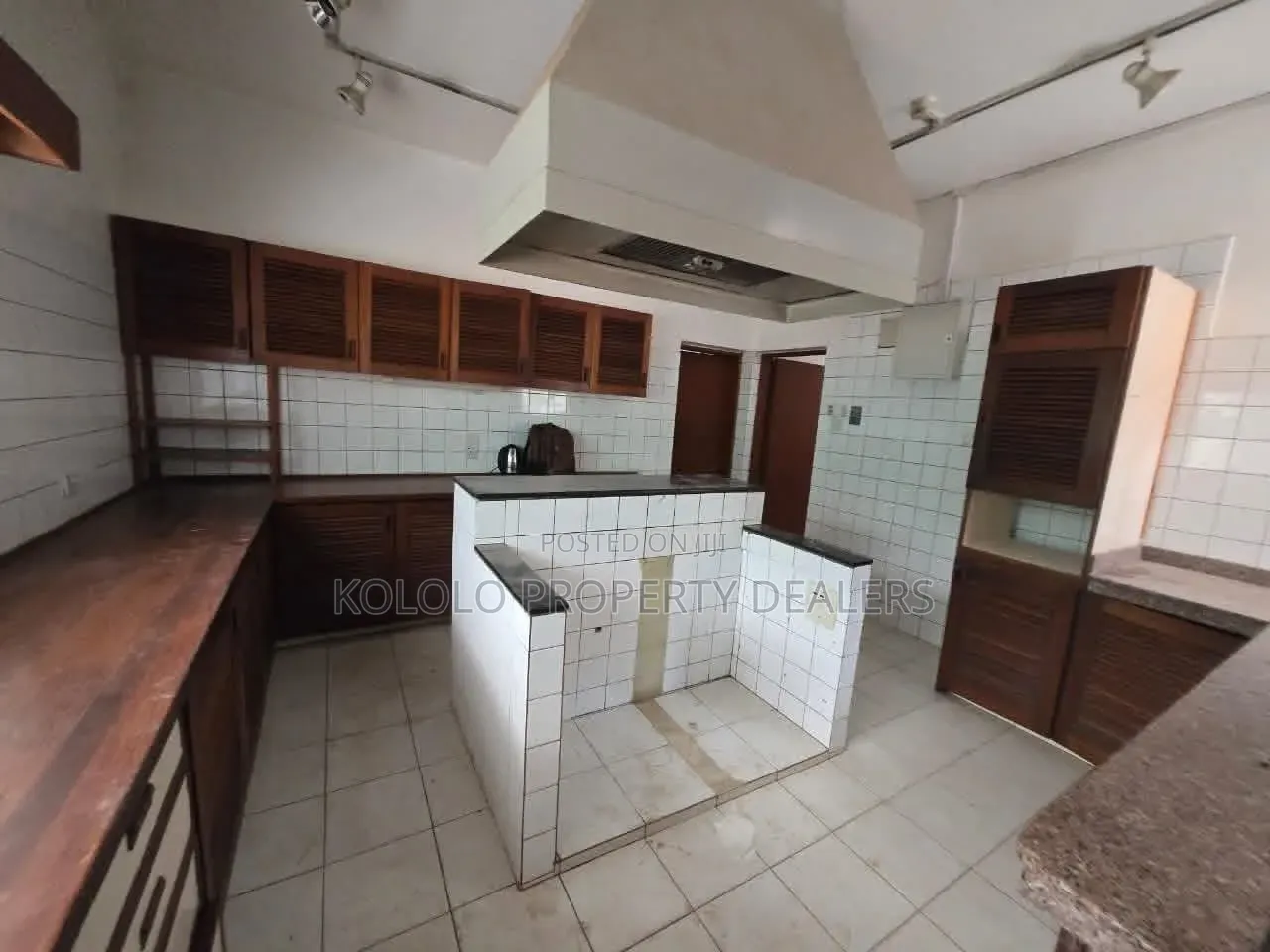 6bdrm Mansion in Kololo, Central Division for rent