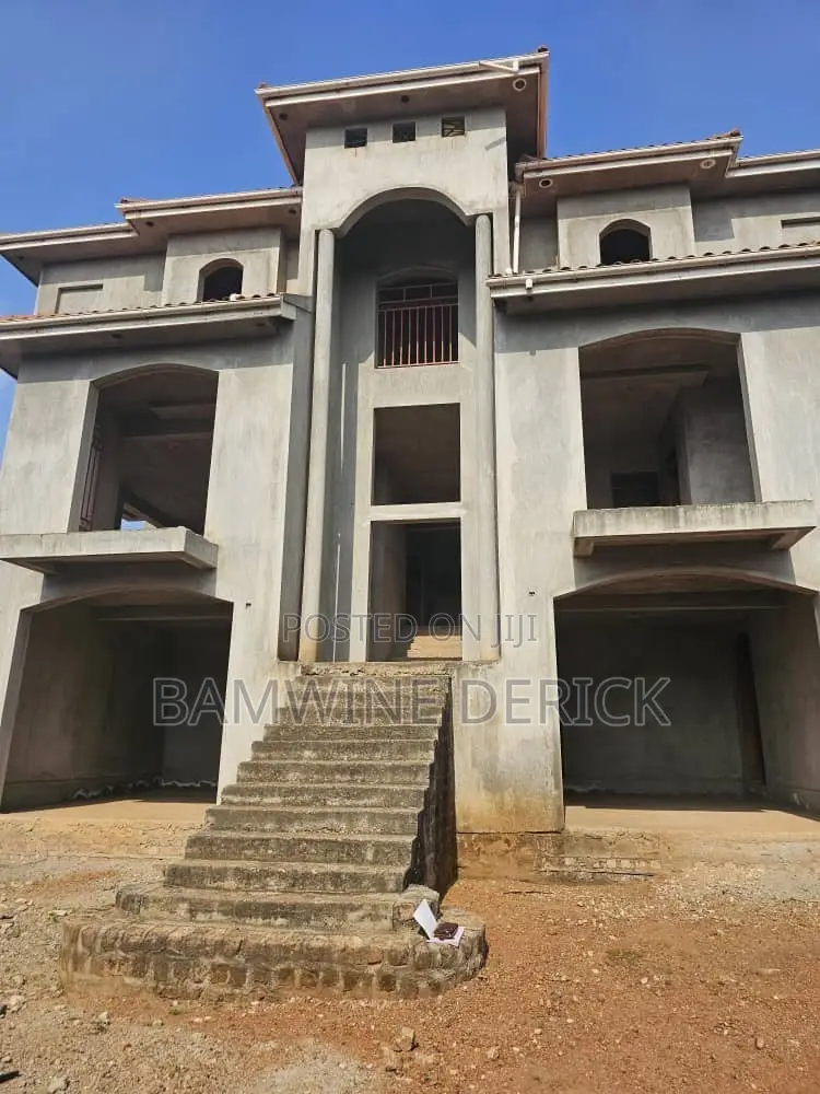 7bdrm Mansion in Mpala Estate, Katabi for sale