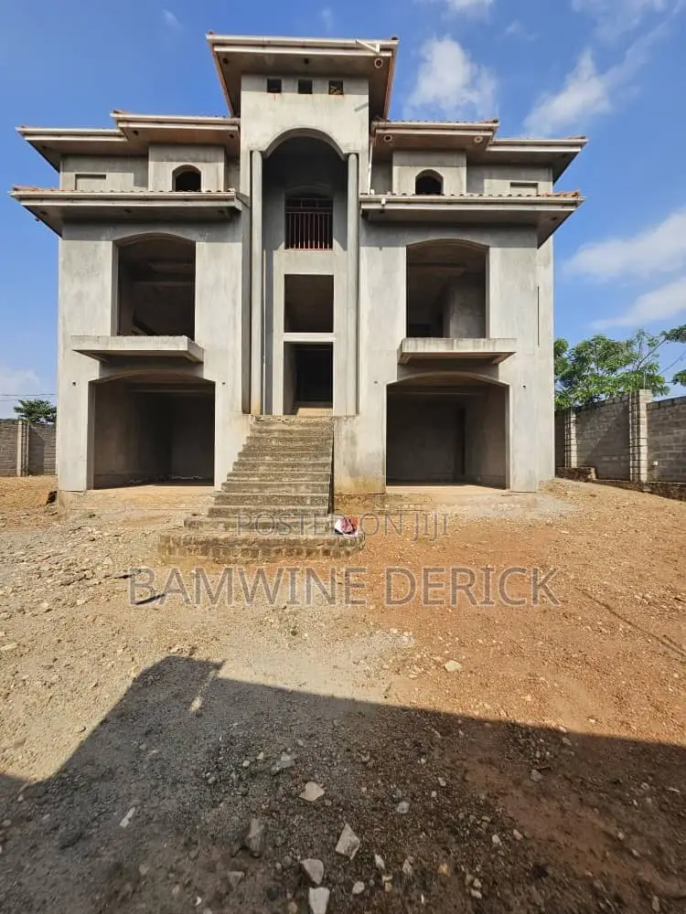 7bdrm Mansion in Mpala Estate, Katabi for sale