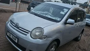 Toyota Sienta 2007 Silver