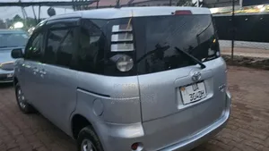 Toyota Sienta 2007 Silver