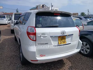 Toyota Vanguard 2011 White