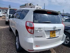 Toyota Vanguard 2011 White