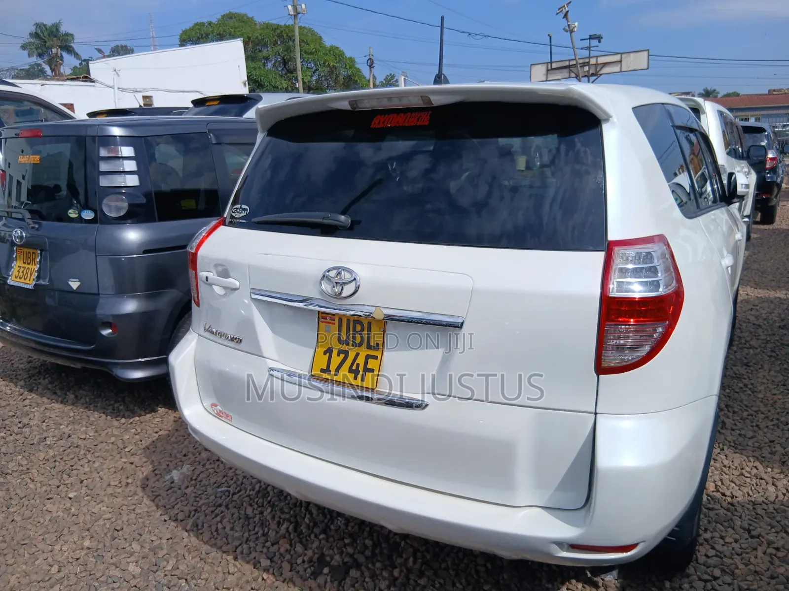 Toyota Vanguard 2011 White