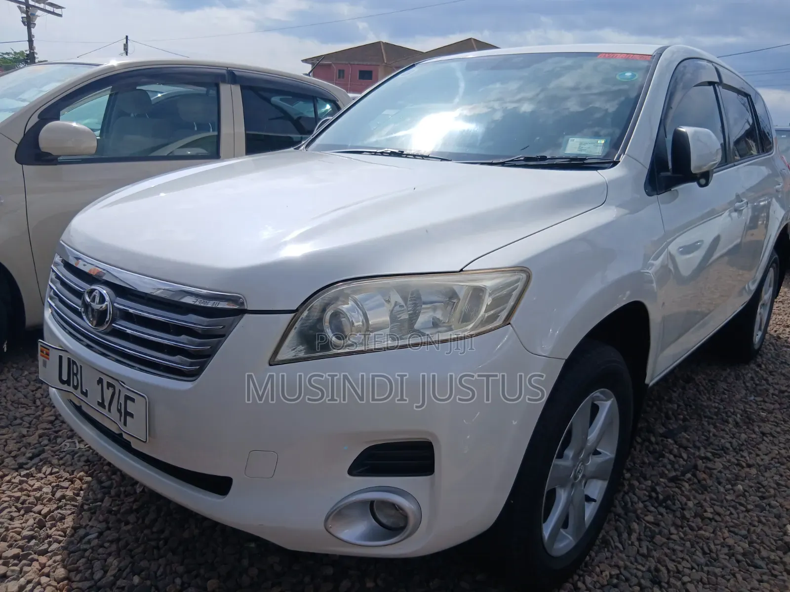 Toyota Vanguard 2011 White